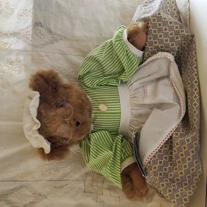 Vermont Teddy Bear Company Bear